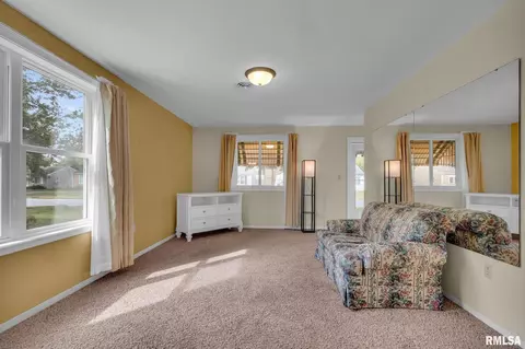 1006 40th St, Moline, IL 61265 photo 8
