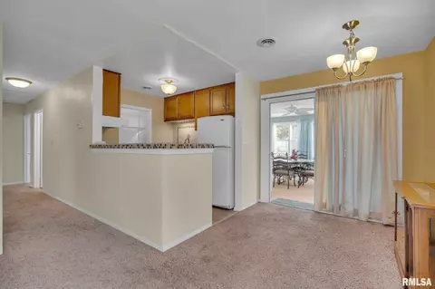 1006 40th St, Moline, IL 61265 photo 9