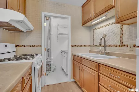 1006 40th St, Moline, IL 61265 photo 11