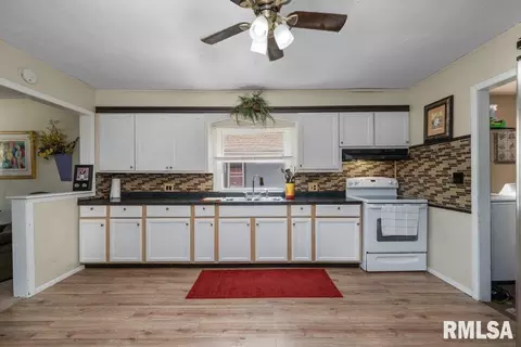 4229 39th St, Moline, IL 61265 photo 5