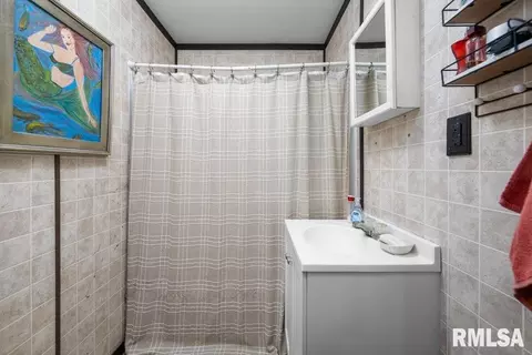 4229 39th St, Moline, IL 61265 photo 9