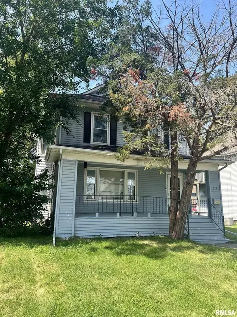 227 38th St, Moline, IL 61265 photo 2