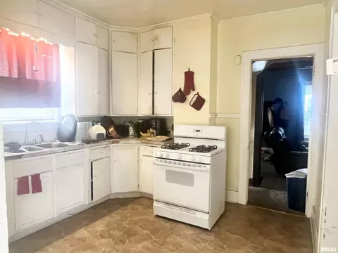 227 38th St, Moline, IL 61265 photo 16