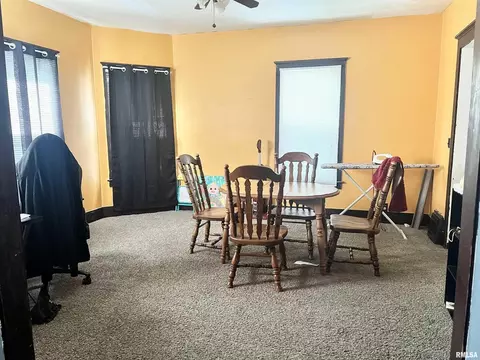 227 38th St, Moline, IL 61265 photo 10