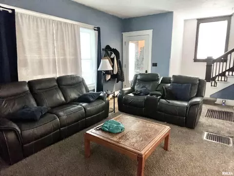 227 38th St, Moline, IL 61265 photo 8