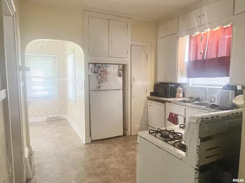 227 38th St, Moline, IL 61265 photo 14
