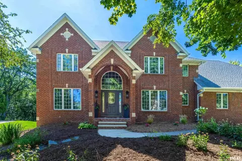 5859 Craigin Bluff Ct, Bettendorf, IA 52722