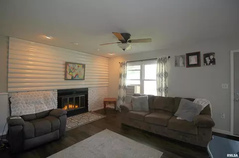 822 E 3rd Ave, Milan, IL 61264 photo 8