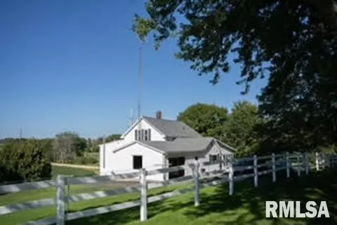 2324 174th Ave, Maquoketa, IA 52060