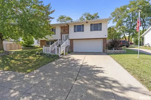 5812 Appomattox Rd, Davenport, IA 52806