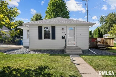 625 4th St, Dewitt, IA 52742