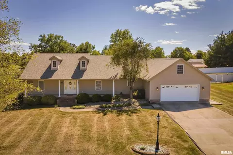 1501 Cardinal Dr, Marion, IL 62959