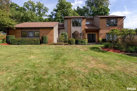 31 Wildwood Dr, Rock Island, IL 61201