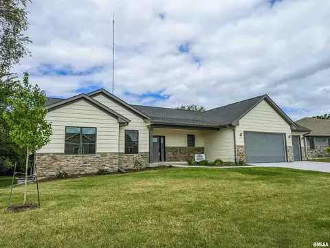 446 Mason Dr, Riverdale, IA 52722