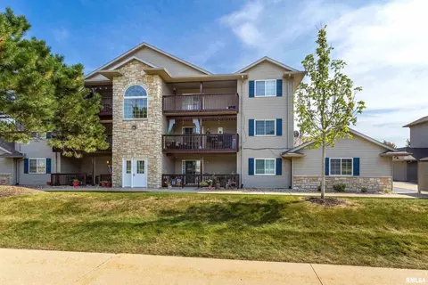 105 E Price St #303, Eldridge, IA 52748
