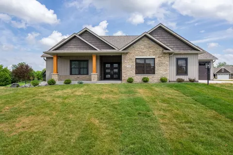 27103 181st Ave, Long Grove, IA 52756