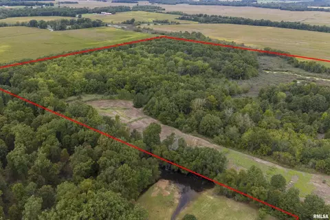 000 Royal Oak Ct, Herrin, IL 62948