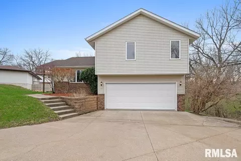 8504 Ridgewood Rd #701, Rock Island, IL 61201