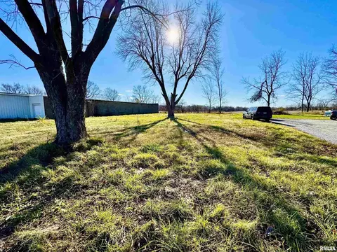 2545 State Highway 17 Hwy, Viola, IL 61486