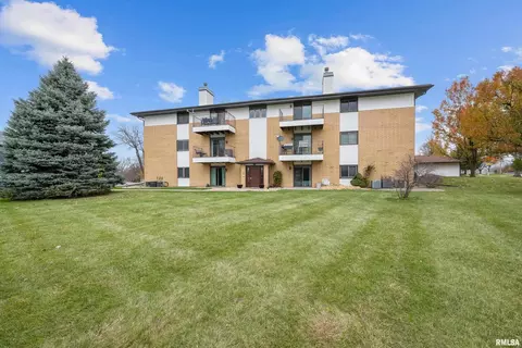 4725 Kynnelworth Dr #3, Bettendorf, IA 52722