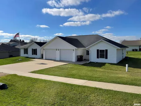 706 Myatt Dr #A & B, Maquoketa, IA 52060