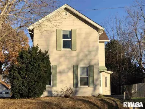 2307 Farnam St, Davenport, IA 52803