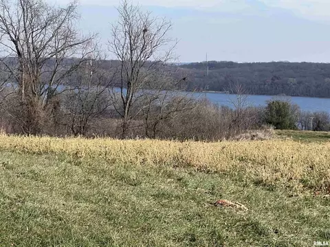 APT 3 277th Avenue, Le Claire, IA 52753