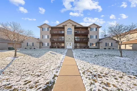 121 E Price St #302, Eldridge, IA 52748