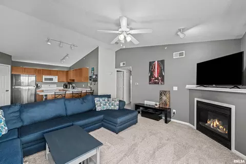 121 E Price St #302, Eldridge, IA 52748 photo 7