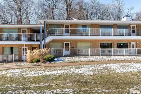 1104 Kimberly Rd #202, Bettendorf, IA 52722