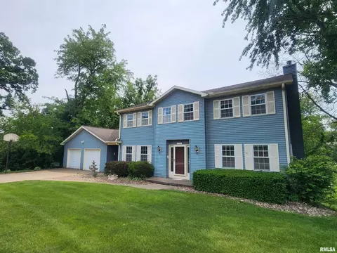 591 Breezypointe Dr, Clinton, IA 52732
