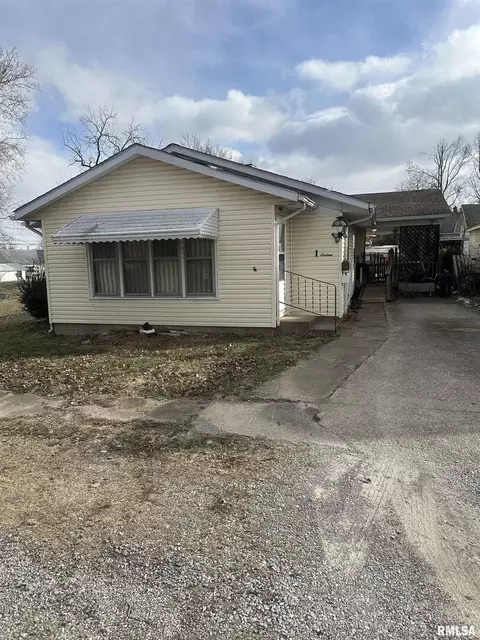 116 S 11th St, Herrin, IL 62948 photo 2