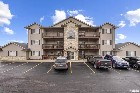 3211 S 16th Ave #301, Eldridge, IA 52748