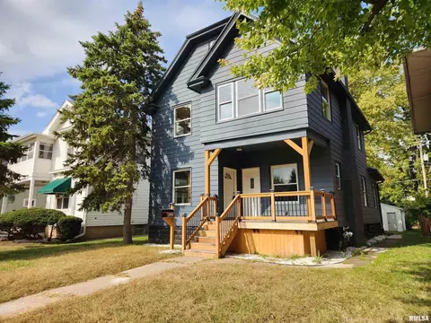 822 6th Ave S, Clinton, IA 52732