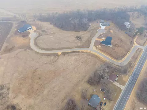 4026 Eden Ct, Camanche, IA 52730
