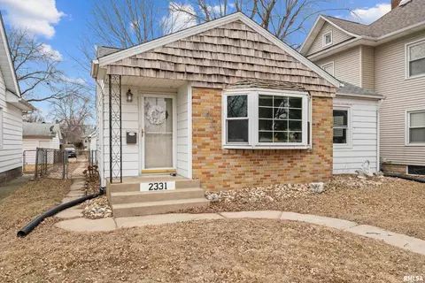 2331 31st St #A, Moline, IL 61265