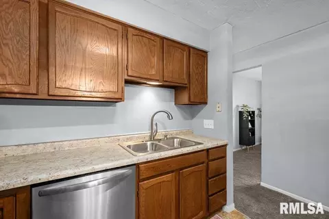 800 E Iowa St #1 D, Eldridge, IA 52748 photo 9