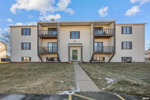 760 E Iowa St #2 D, Eldridge, IA 52748 photo 2