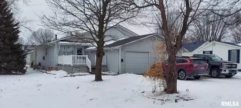 708 NW 6th St #2, Aledo, IL 61231