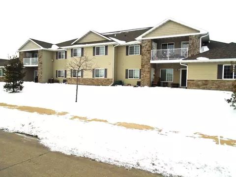 420 E Franklin St #103, Eldridge, IA 52748
