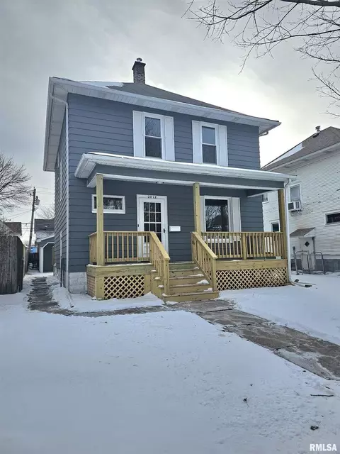 2012 15th St #A, Moline, IL 61265