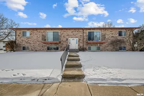 310 30th Avenue Ct #3, Moline, IL 61265