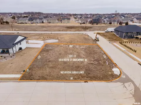 1814 Katie Ct, Davenport, IA 52807