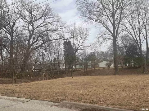 2316 7 12 St, East Moline, IL 61244