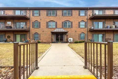 1360 Kimberly Ridge Rd #113, Bettendorf, IA 52722