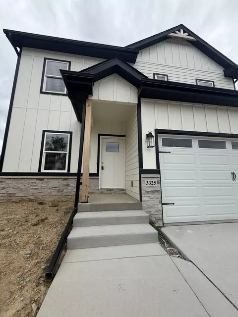3325 Covington Dr, Davenport, IA 52806
