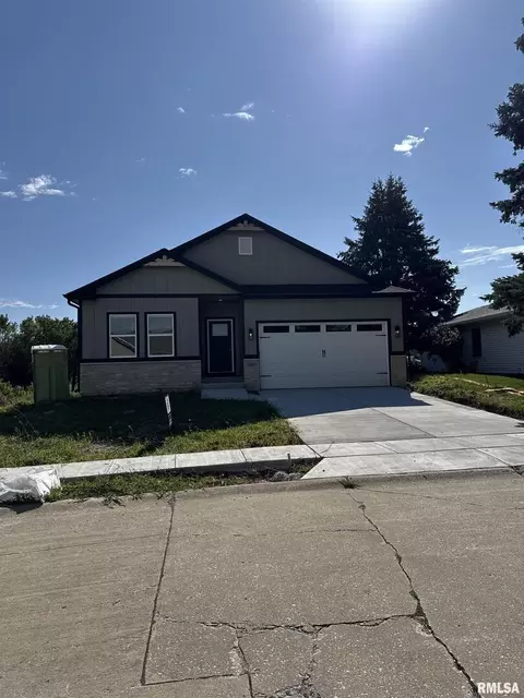 4325 Michigan Ave, Davenport, IA 52806