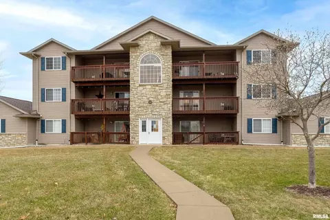 209 E Price St #203, Eldridge, IA 52748
