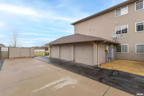 209 E Price St #203, Eldridge, IA 52748 photo 3