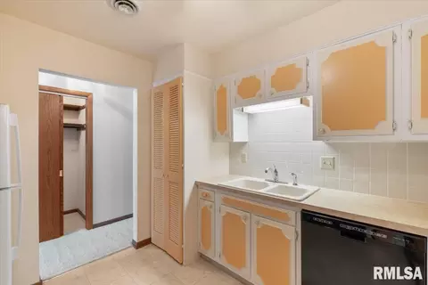 930 17th St #24, Moline, IL 61265 photo 14